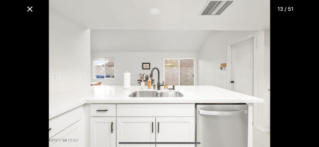 Building Photo - Gorgeous Remodeled Home w/Community Pool i...