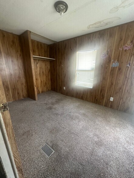 Building Photo - 8535 Mathews Rd