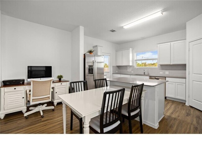 Building Photo - 328 Majestic Cedar Ct