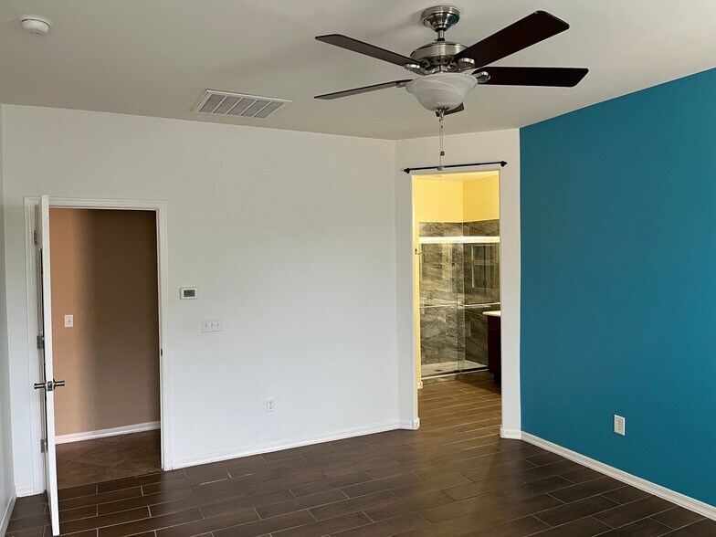 Building Photo - 10437 S Painted Mare Dr