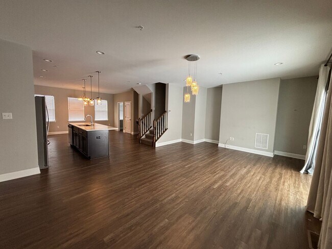 Building Photo - Beautiful Townhome in Washington! - 2 Bedroom