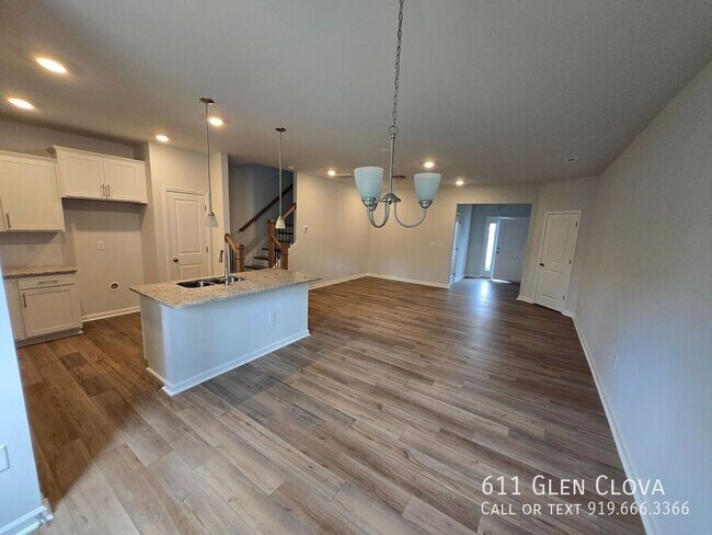 Building Photo - 611 Glen Clova Dr