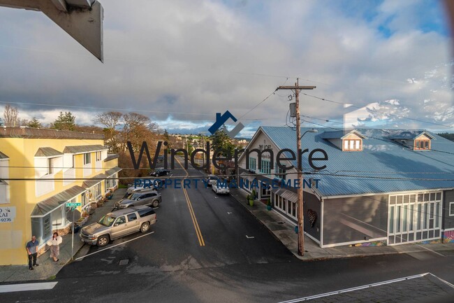 Building Photo - 2 Bedroom Waterview Condo