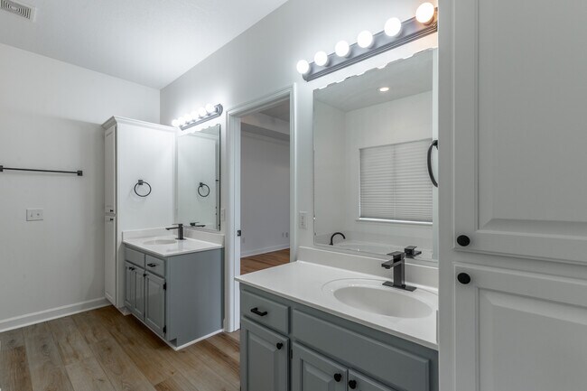 Building Photo - 7782 Prince Dr