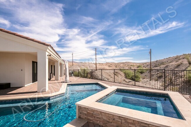 Building Photo - FURNISHED POOL HOME