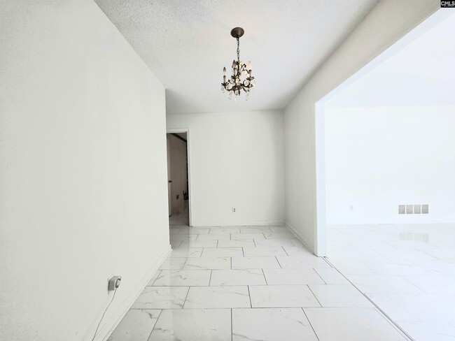 Building Photo - 77 Northlake Rd