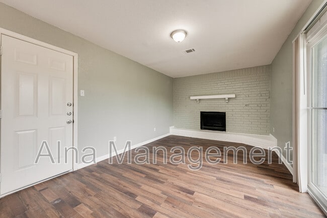 Building Photo - 3332 Mesquite Rd