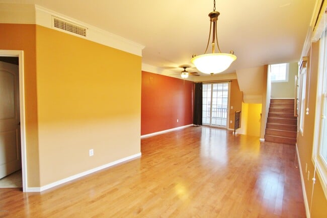 Building Photo - 1319 S Sabino Dr