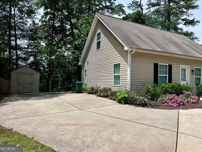 Building Photo - 728 Skyview Dr NE