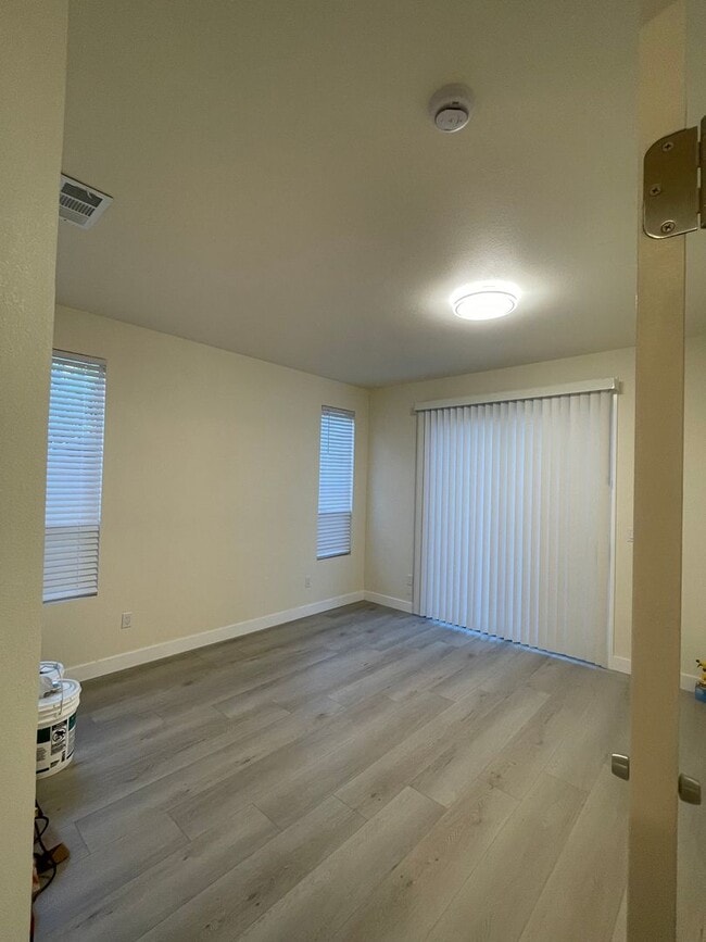 Building Photo - Beautiful 3/2 Elk Grove Home