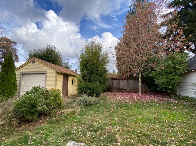 Building Photo - 5844 NE 12th Ave