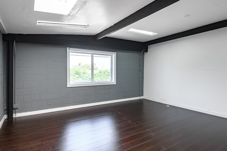 Building Photo - 13347 W Washington Blvd