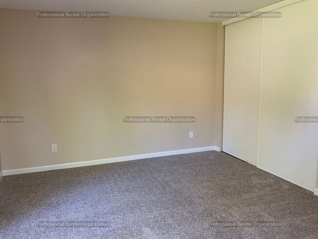 Building Photo - Single level condo in one of the nicest developments in Bennett Valley