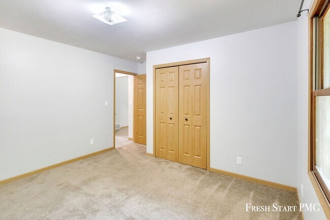 Building Photo - 218-220 Pine Ridge Rd