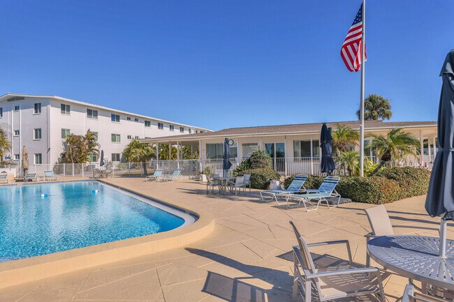 Building Photo - 761 John Ringling Blvd