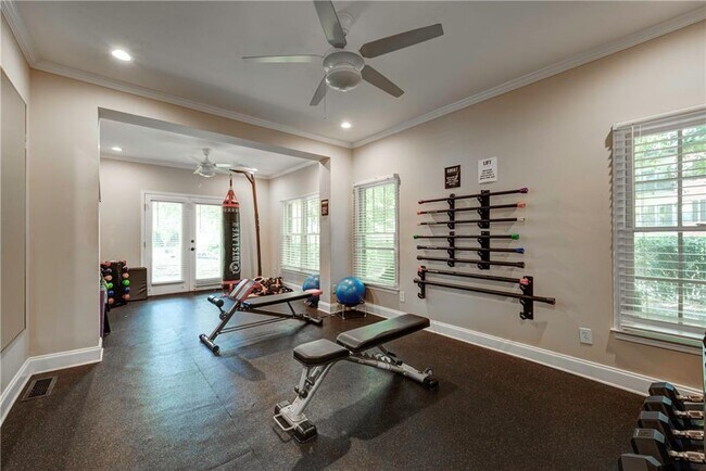 Building Photo - 25309 Plantation Dr NE