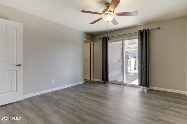 Building Photo - 1527 W Huntington Dr