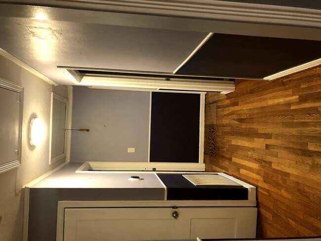 Building Photo - Branch