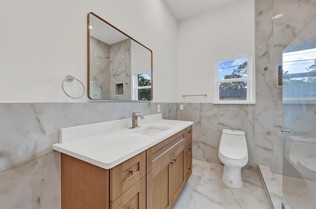 Building Photo - 5731 Belvedere Dr
