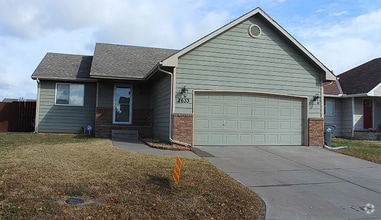 Building Photo - 5 Bedroom 3 Bath Home close to schools and...