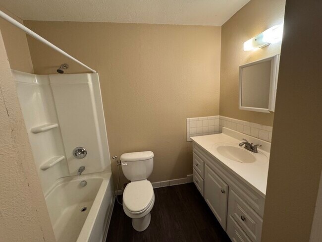 Building Photo - Nicely Remodeled 3 Bedroom 2 Bath Home in West Little Rock