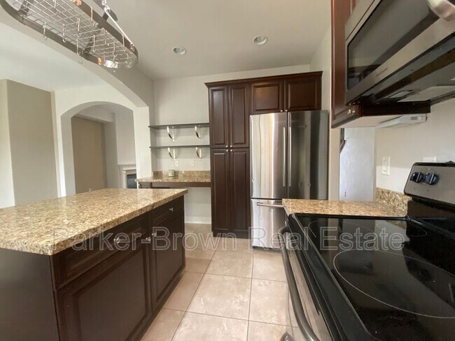 Building Photo - 5561 W Pkwy W