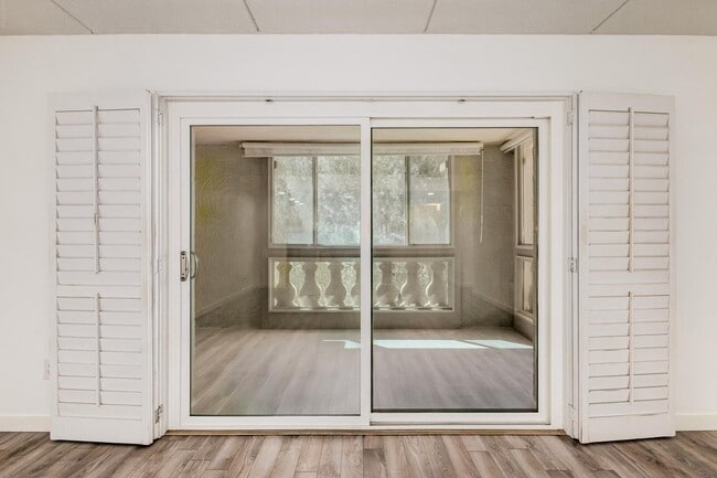 Building Photo - 7950 E Camelback Rd