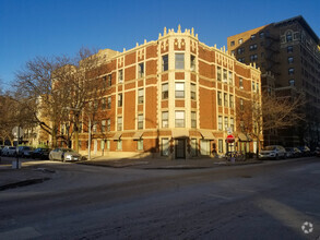 Building Photo - 1070 W Granville Ave