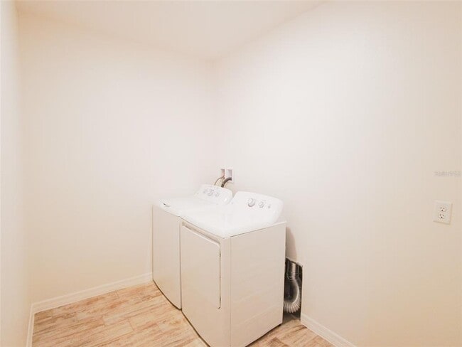 Building Photo - 423 Taft Dr