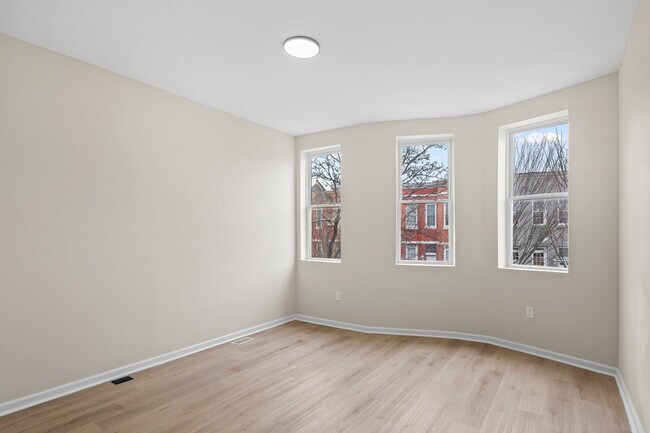 Building Photo - 139 N Lakewood Ave