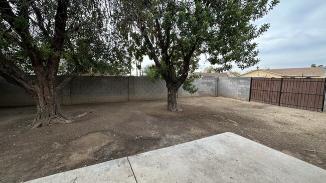 Building Photo - Maryvale 3br With Garage and RV Gate