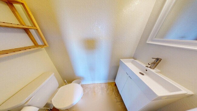 Building Photo - Great 2 bedrooms and 1 bathrooms Beach House