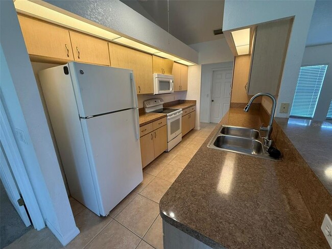 Building Photo - 27097 Paratins Dr