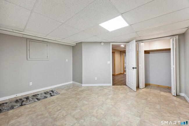 Building Photo - 135 Fairway Dr
