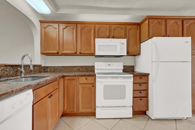 Building Photo - 6371 Toulon Dr
