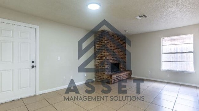 Building Photo - 4 Bedroom Available for Lease & Rent to Own!