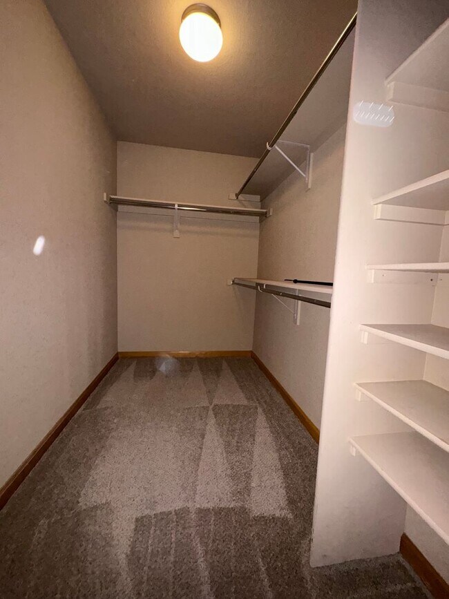 Building Photo - Wonderful Home in Wellington