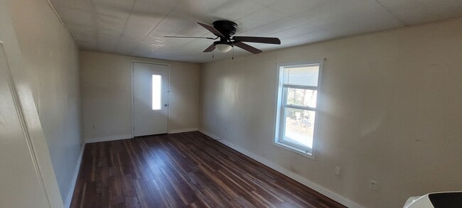 Building Photo - 3 Bedroom / 1 Bath Ranch Home  Rogersville TN