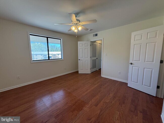 Building Photo - 2754 Hollywood Rd