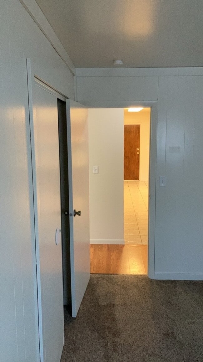 Building Photo - 970 W Alkaline Springs Rd