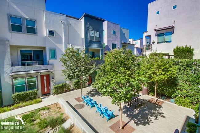 Building Photo - Stylish 3Bdm 3Ba Townhouse with Modern Upgrades and Prime Location in Escondido!