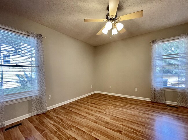 Building Photo - 5 Winchester Rd