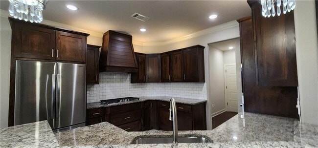 Building Photo - 3200 SW Hazelnut Ave