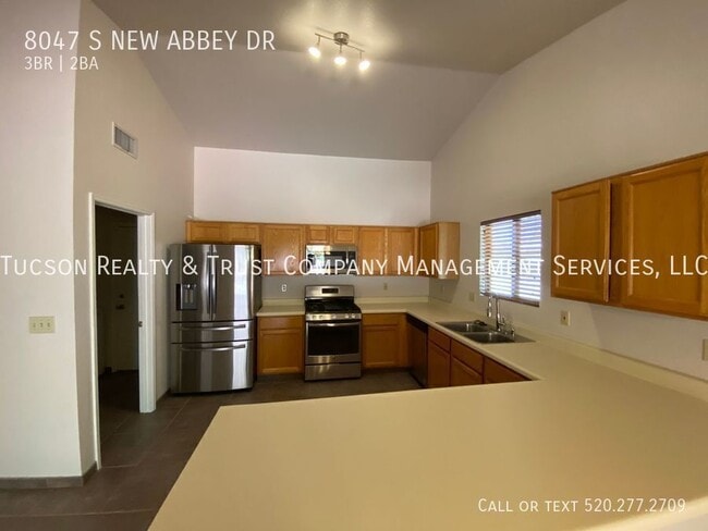 Building Photo - 8047 S New Abbey Dr