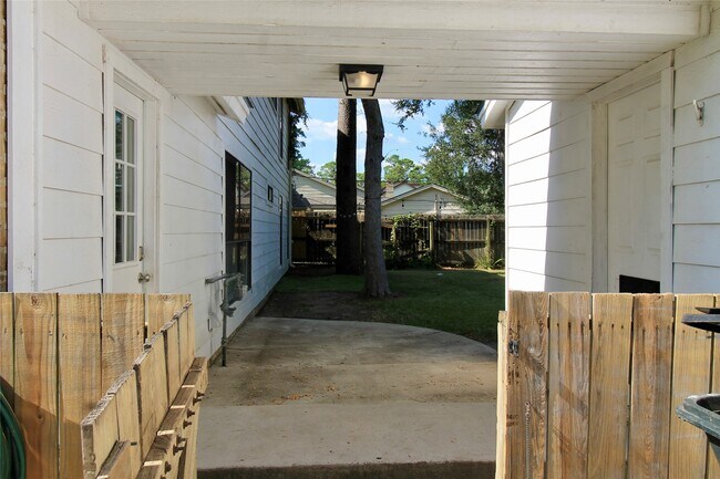Building Photo - 4701 Spring Ln
