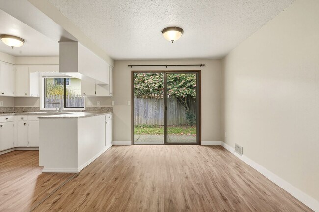 Building Photo - Move in ready NOW! Desirable west side location! 2 bed/ 1.75 bath. Olympia school district.