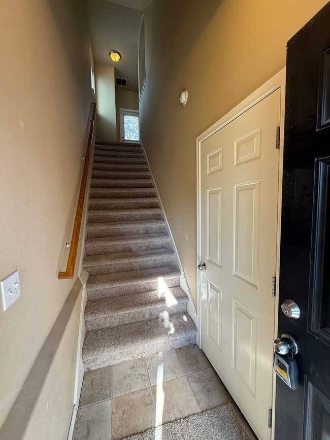 Building Photo - g434