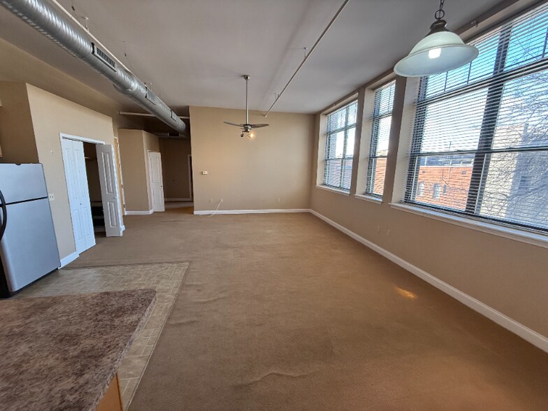 Building Photo - 11 Fremont St