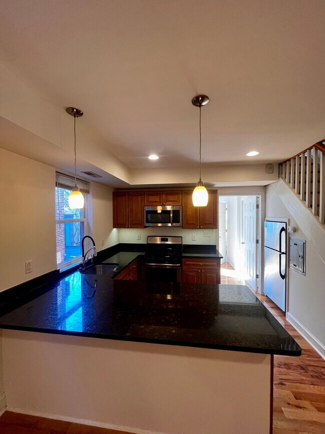 Building Photo - Beautiful newly renovated 2-bedroom 2 bath In Northern Liberties