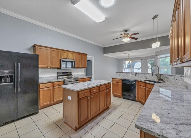 Building Photo - 5897 Saratoga Dr